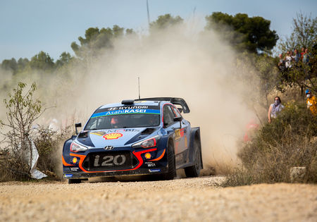 Moeilijke openingsdag voor Thierry Neuville in Catalonië