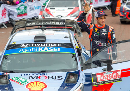 Neuville heeft alles zelf in handen