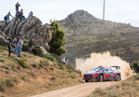 Tänak neemt leiding over van Sordo. Neuville mag goed resultaat vergeten.