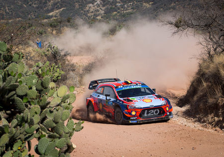 WK Rally Mexico: Mikkelsen blijft aan de leiding. Ontgoochelde Neuville moet achtervolgen.