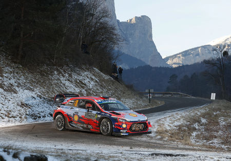 Monte Carlo: Ogier blijft aan de leiding