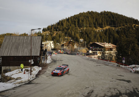 Monte Carlo: Neuville verkleint de kloof op Ogier