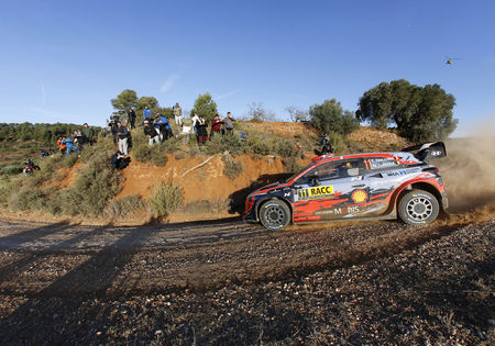 Sordo leidt in Catalonië met in zijn spoor Neuville. Ogier kent pech.