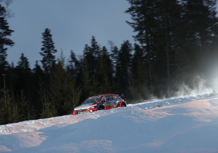 Rally van Zweden: Tänak leidt in Zweden. Neuville zakt naar 4e plaats.