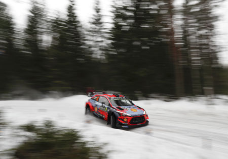 Rally van Zweden: Tanäk leidt in Zweden. Neuville strijdt voor podium.