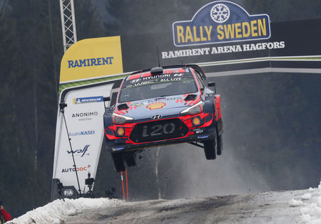 Rally van Zweden: Tänak vergroot voorsprong. Neuville drukt door voor het podium.