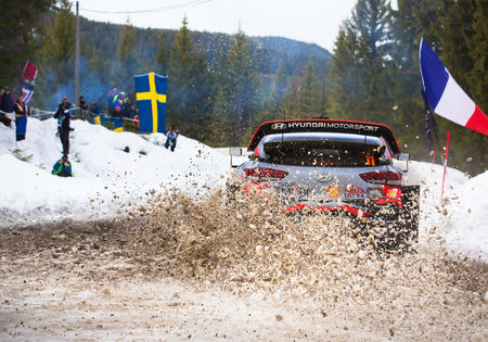 Rally van Zweden: Suninen verrassende leider. Ogier geeft op.