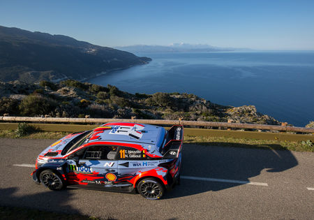 Rally Corsica: Tänak grijpt de macht. Neuville blijft derde.