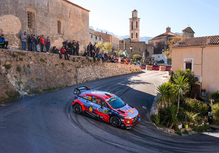 Rally Corsica: Thierry Neuville wint onvoorspelbare rally van Corsica