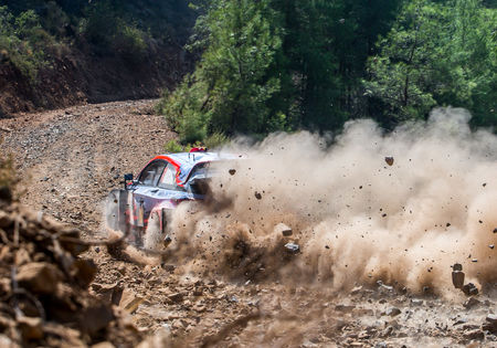 Neuville en Mikkelsen eerste leiders in Turkije