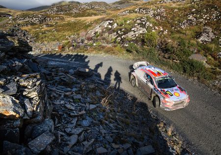 Tänak grijpt de macht, Neuville zakt naar vier