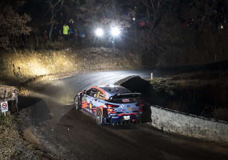 Thierry Neuville leidt in Monte Carlo