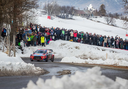 Elfyn Evans leidt spannende Monte Carlo