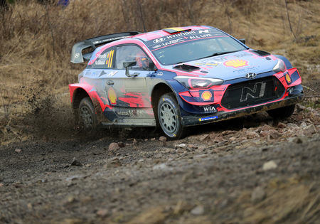 Elfyn Evans op een zucht van de eindzege