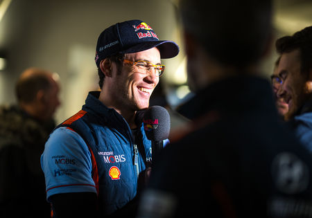 Men vraagt ons om iets onmogelijks te doen (Thierry Neuville)