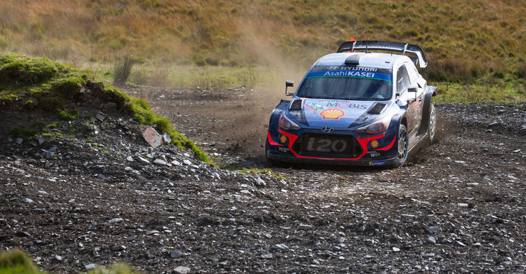 Ogier leidt in Wales na een dramatische wedstrijddag