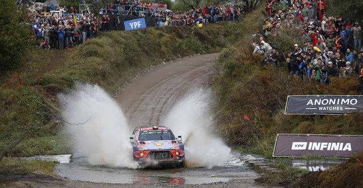 Meeke leidt in Argentinië. Neuville schuift op naar tweede plaats.