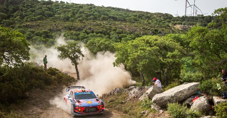 Latvala aan de leiding in Sardinië. Opgave Ogier.