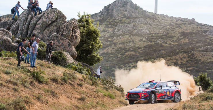 Tänak neemt leiding over van Sordo. Neuville mag goed resultaat vergeten.