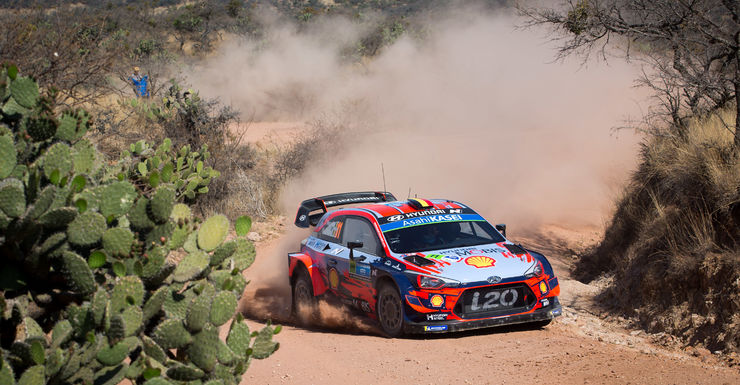 WK Rally Mexico: Mikkelsen blijft aan de leiding. Ontgoochelde Neuville moet achtervolgen.