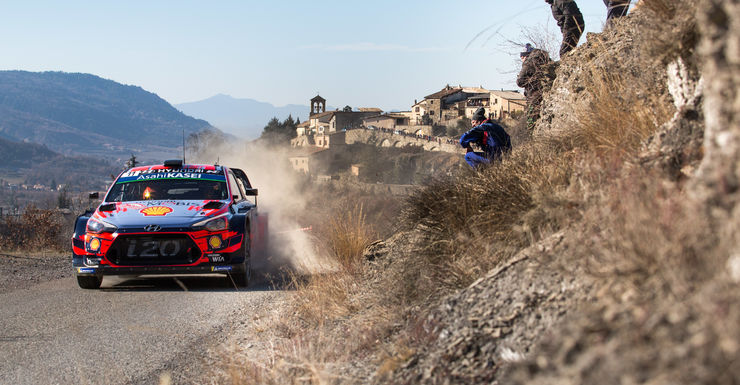 Monte Carlo : Ogier leidt in Monte Carlo. Neuville tweede op 2 sec.