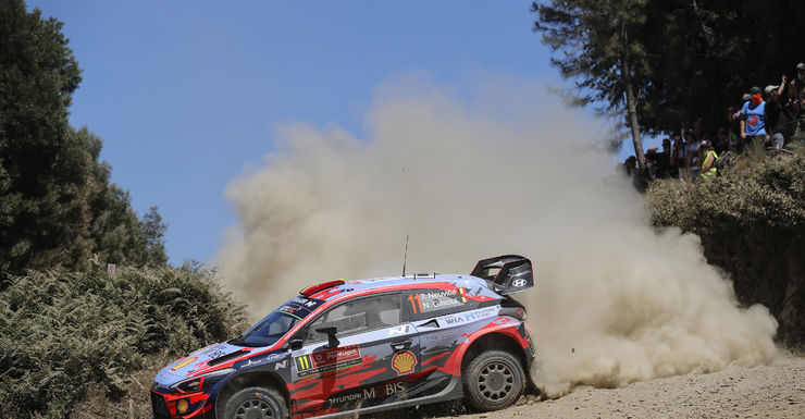 Tänak blijft aan de leiding. Neuville schuift op naar de vierde plaats.