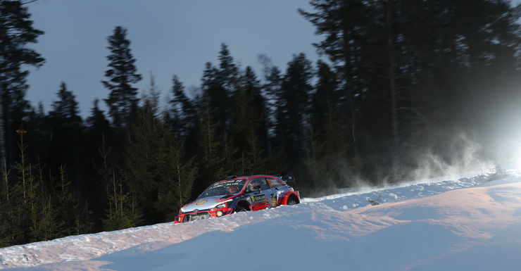 Rally van Zweden: Tänak leidt in Zweden. Neuville zakt naar 4e plaats.