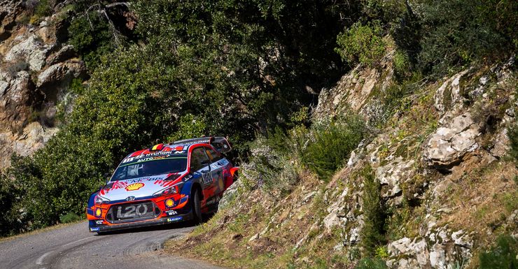 Rally Corsica: Neuville pakt de leiding in Corsica