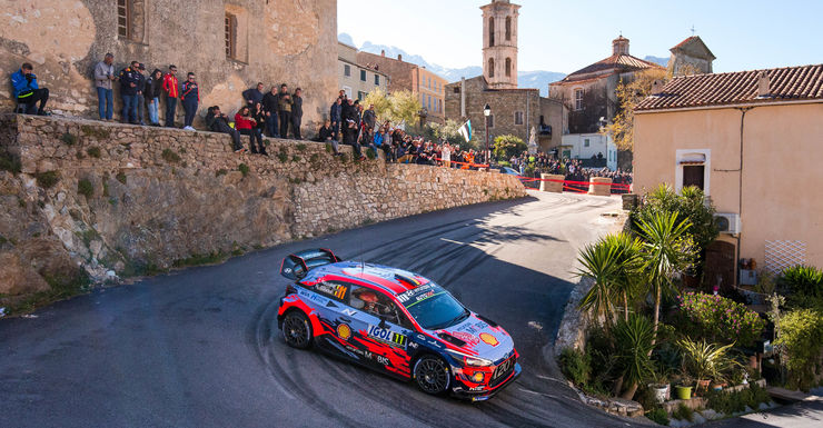 Rally Corsica: Thierry Neuville wint onvoorspelbare rally van Corsica